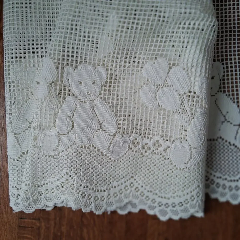 Vintage filet crochet valance teddy bears balloons 110